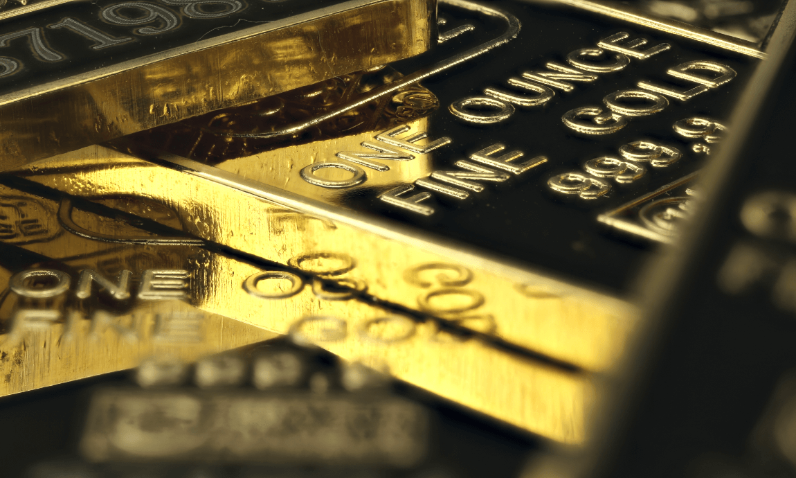 Gold trades above $1.800, its highest level since 2011 as virus cases spike