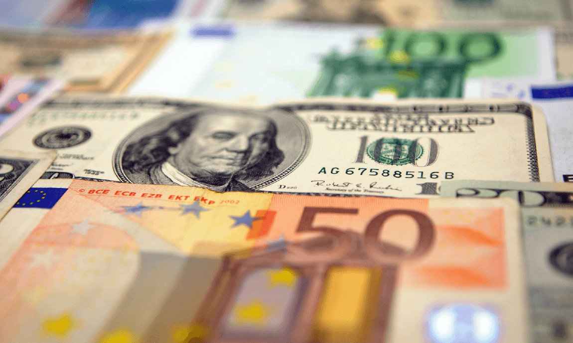 Euro retests yearly lows of $1,17 on stronger US dollar and Covid worries