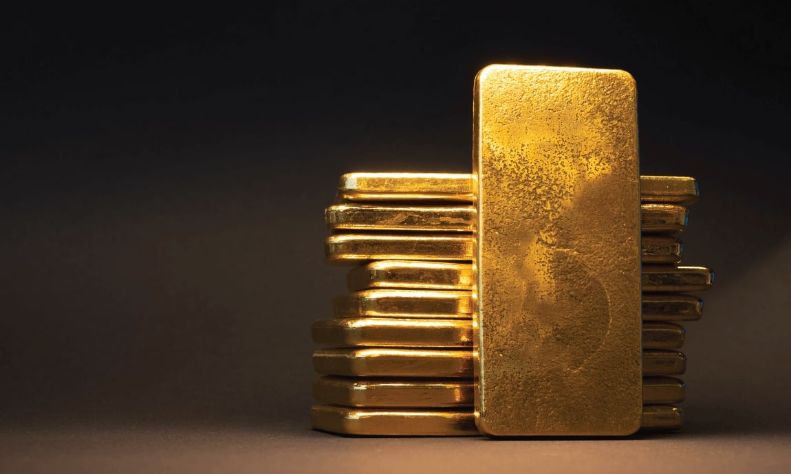 Gold rallies briefly above $2,000 on safety bets after banking uncertainty